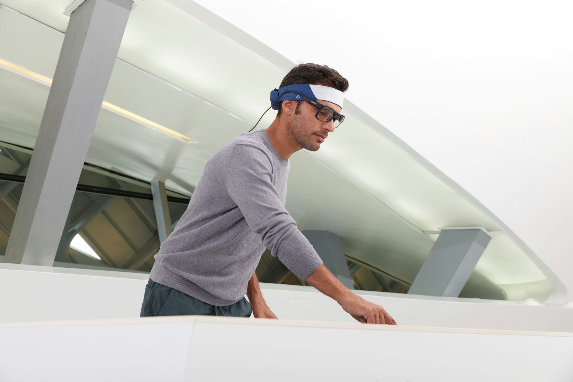Man wearing Bitbrain's Ikon headband while performing a task